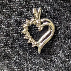 Elegant White Gold Heart Pendant Necklace